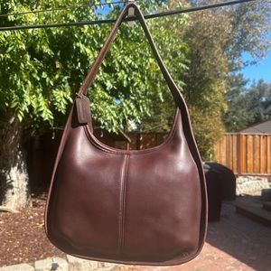 Vintage Coach Ergo 9025 Mahogany Brown